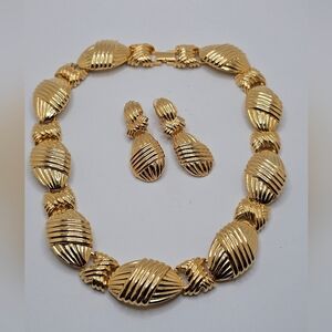 Vintage Rare Glam Gold-Toned Ornate Jewelry Set By Bold Elegance Signed